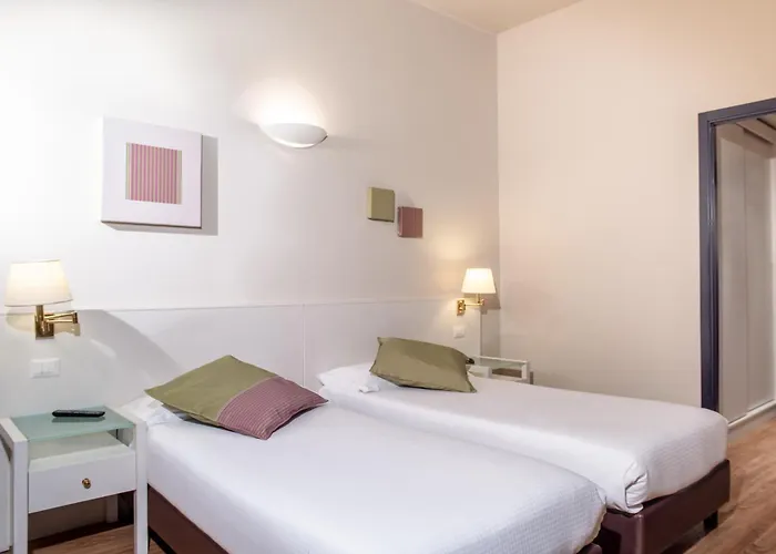 オロ ブルー ホテル 4*